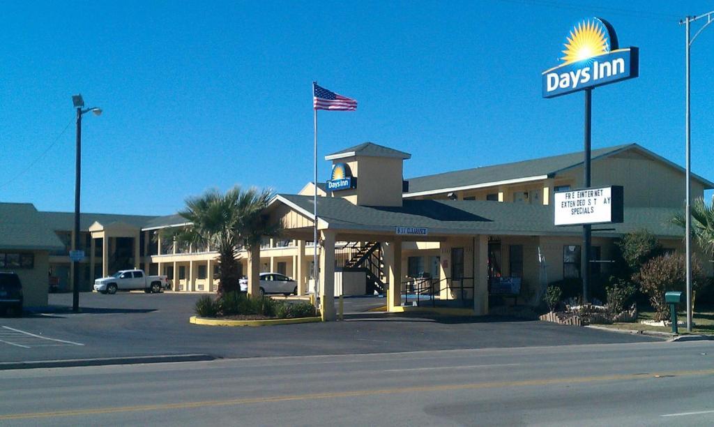 Days Inn By Wyndham Snyder Eksteriør bilde
